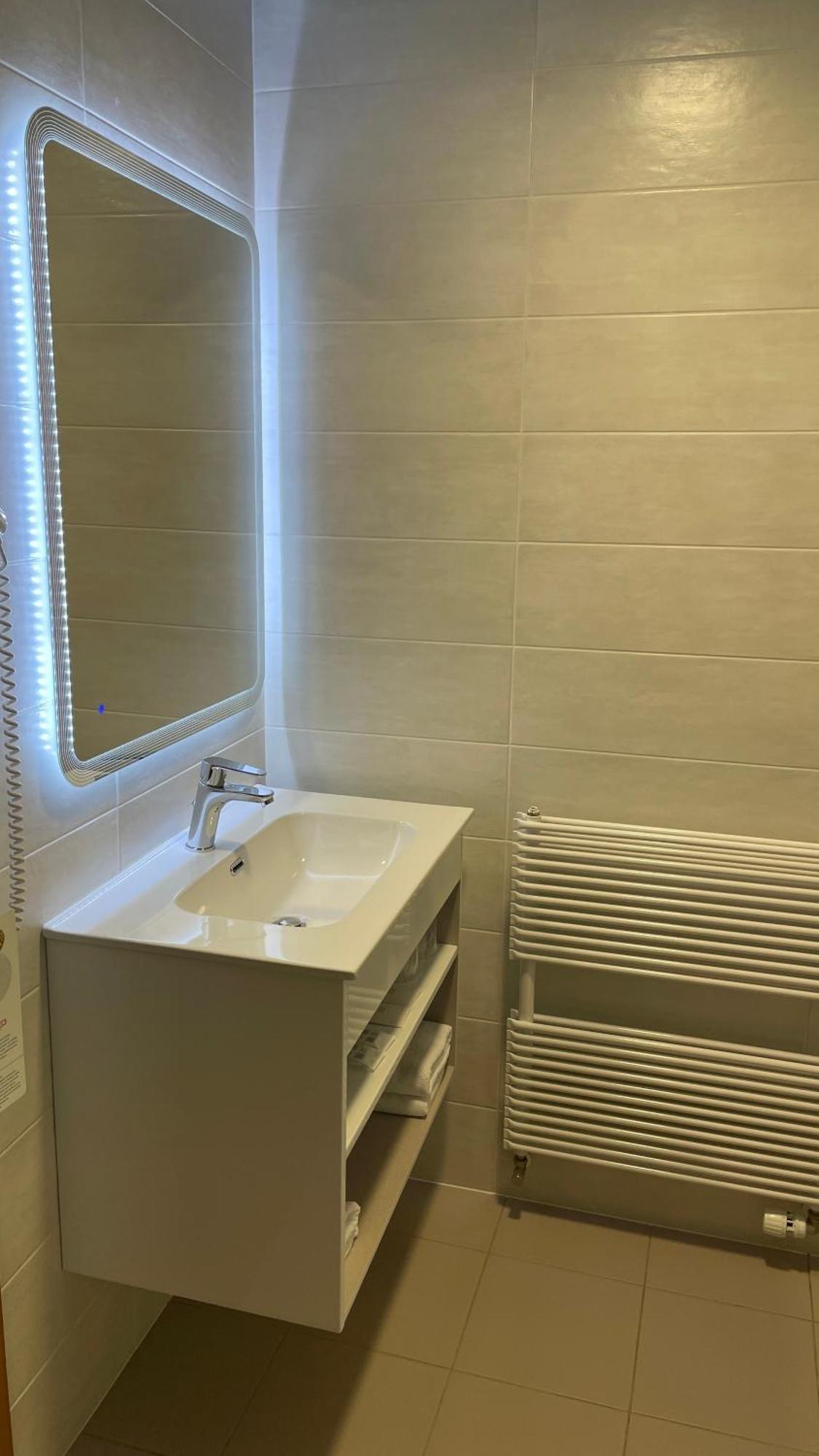 Hotel Venko Dobrovo Bagian luar foto