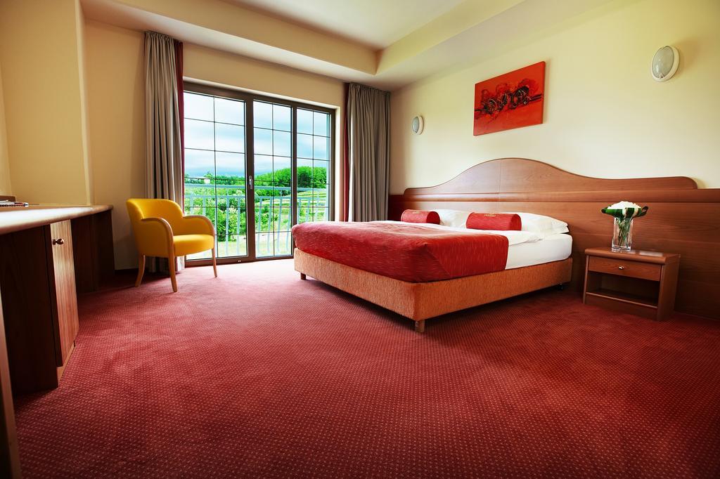 Hotel Venko Dobrovo Bagian luar foto
